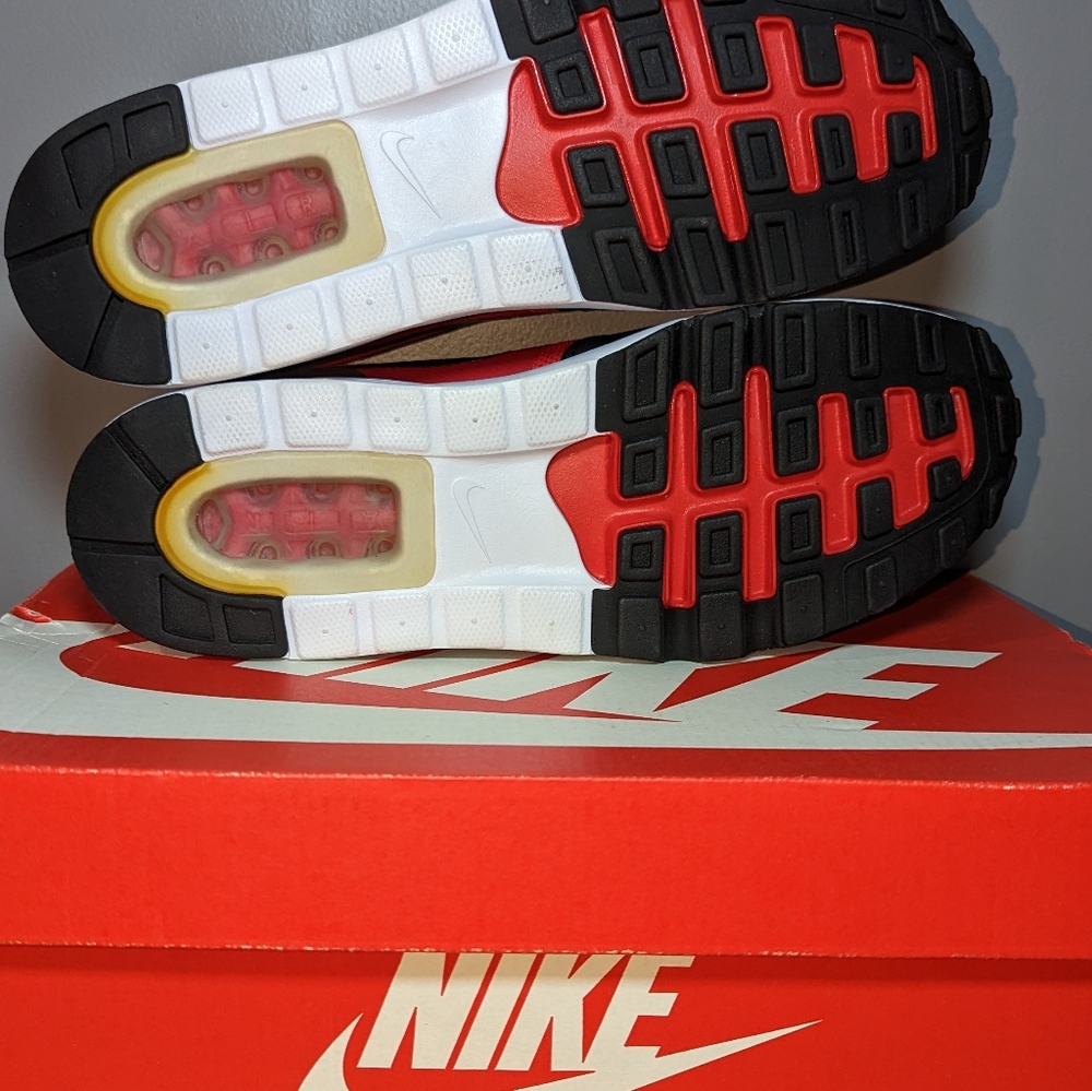 Size 10.5 - Nike Air Max 1 Ultra 2.0 Essential University Red - Picture 4 of 8
